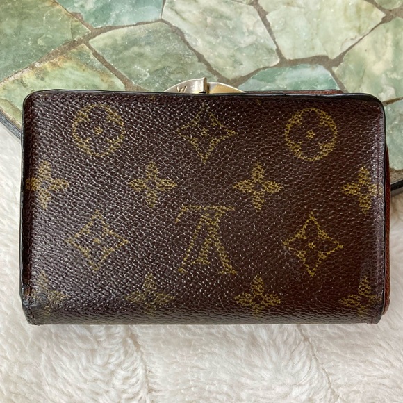 ❌SOLD❌ Louis Vuitton Vintage Y2K Monogram Kisslock Compact Wallet - Picture 5 of 16